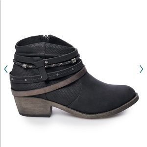 SO Celery Women’s Ankle Boots